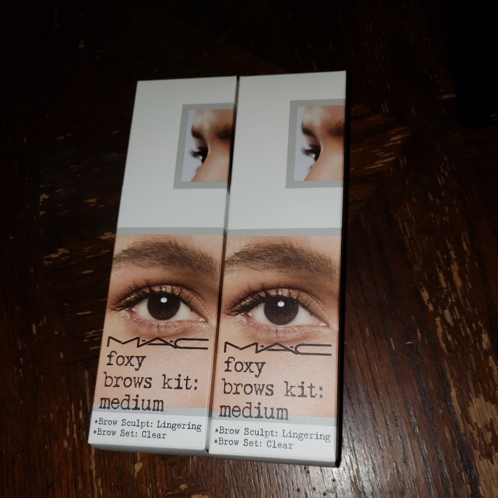 Mac foxy brow kit in Medium Bundle